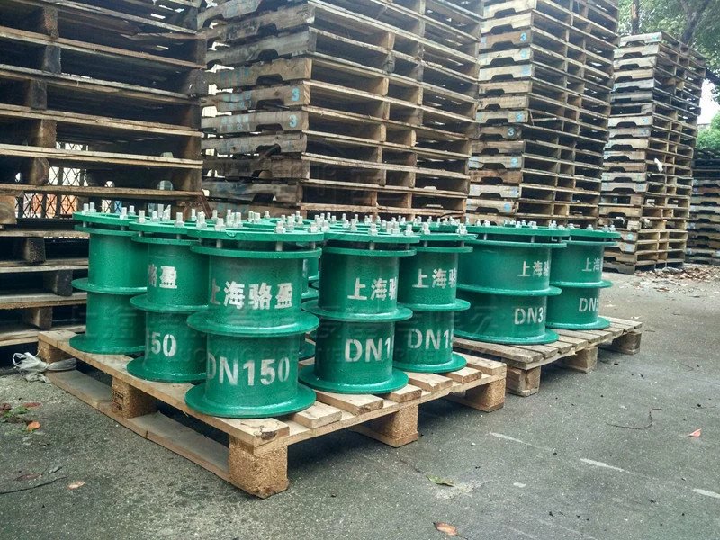 <a href=http://www.m.lqjinxiu.com target=_blank class=infotextkey>柔性防水套管</a>防水層被破壞的原因